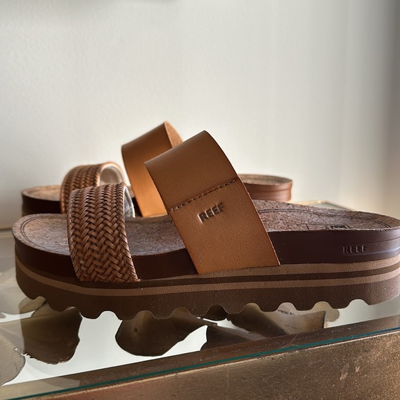 Reef Women's Tan Sandals - Picture 10 of 16